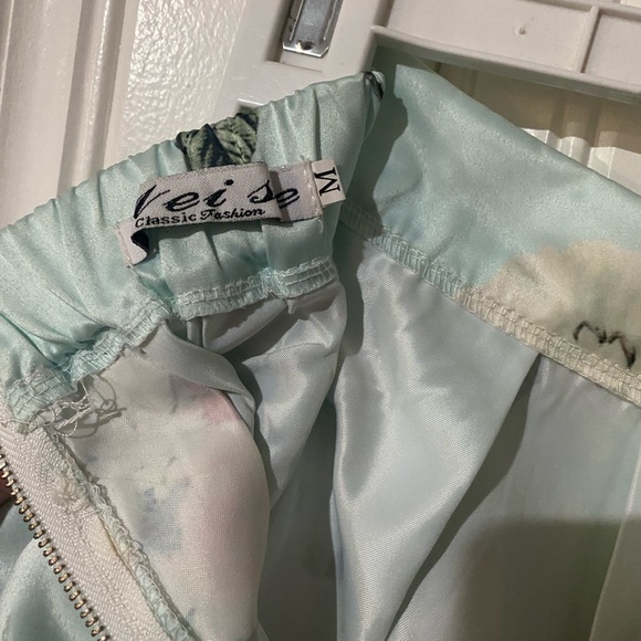 Blue floral skirt - Picture 3 of 3